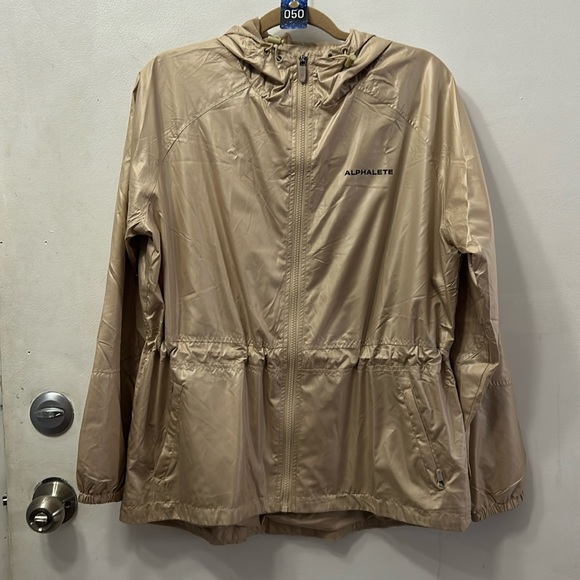 Alphalete jacket in gold size Large - Picture 2 of 7